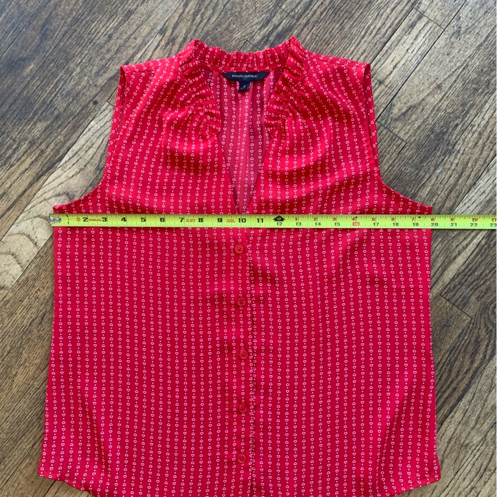 Perfect for Valentine’s Day! Adorable Red Banana Republic Blouse. - Picture 4 of 4